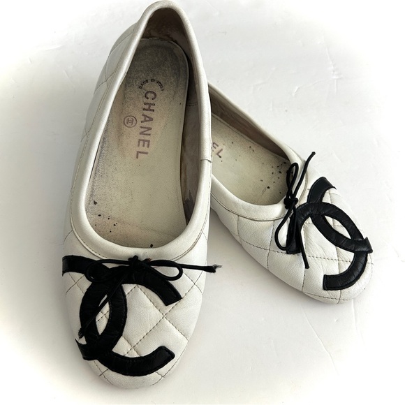 Chanel Quilted Ballerina Flats in White with Black CC - Picture 1 of 9